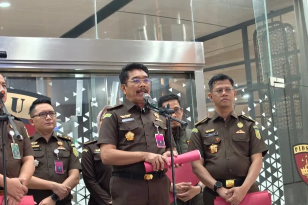 Direktur Penyidikan Jampidsus Saiful Bahri Siregar menyatakan pihaknya telah mengambil alih dugaan kasus penggunaan dan pemanfaatan kawasan hutan untuk perkebunan tebu PT PSMI dari Kejati Lampung