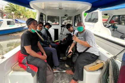 Foto terakhir lima jurnalis fotografer sebelum melakukan peliputan aktivitas Erupsi Gunung Anak Krakatau. (Sumber: Istimewa)