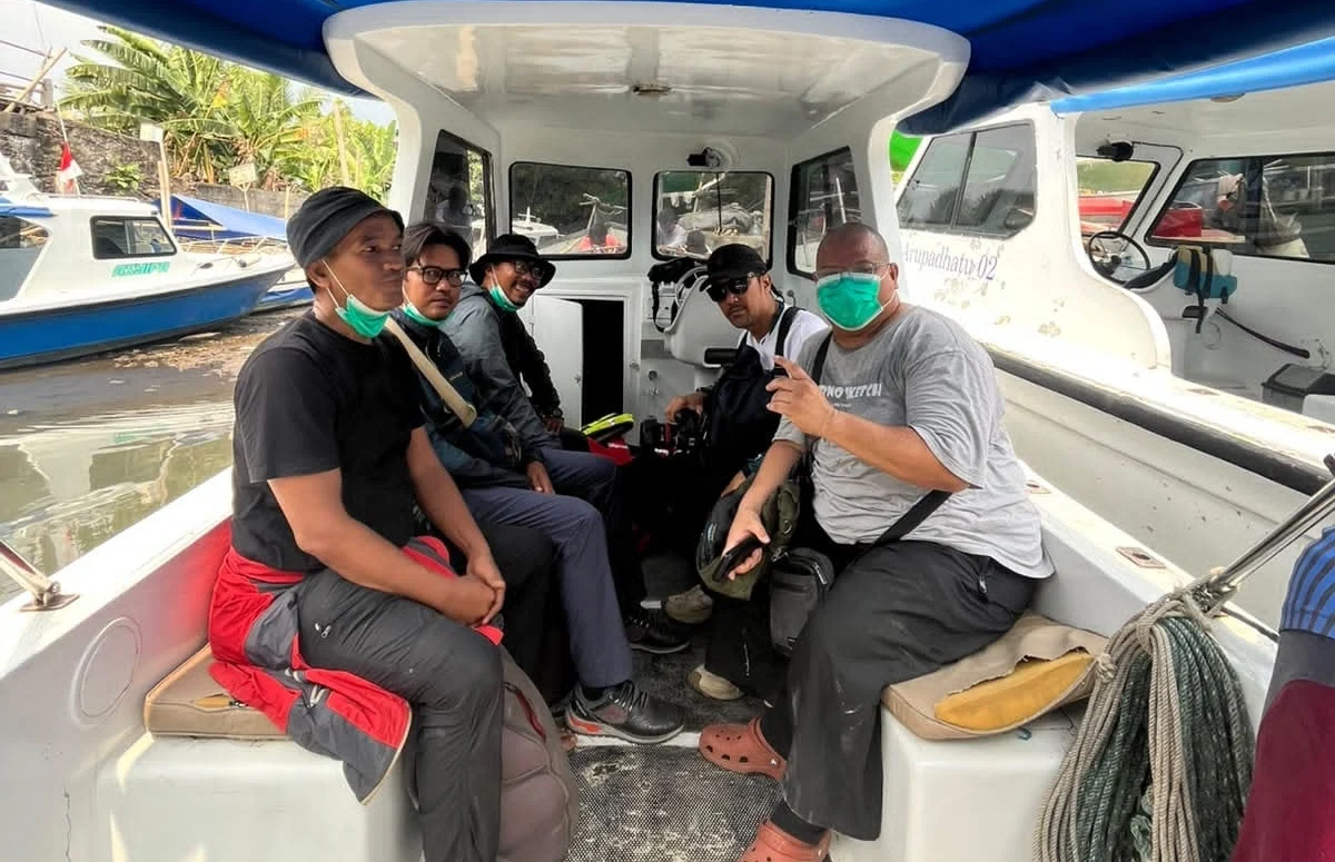 Foto terakhir lima jurnalis fotografer sebelum melakukan peliputan aktivitas Erupsi Gunung Anak Krakatau. (Sumber: Istimewa)