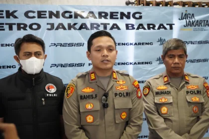 Kapolsek Cengkareng AKP Rahis Fatahillah (tengah). (Sumber: Humas Polres Jakbar)