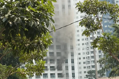 Kebakaran terjadi di lantai 5 Apartemen Pavilion, Tanah Abang, Jakarta Pusat. 4 September 2026.