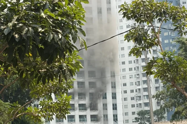Kebakaran terjadi di lantai 5 Apartemen Pavilion, Tanah Abang, Jakarta Pusat. 4 September 2026.