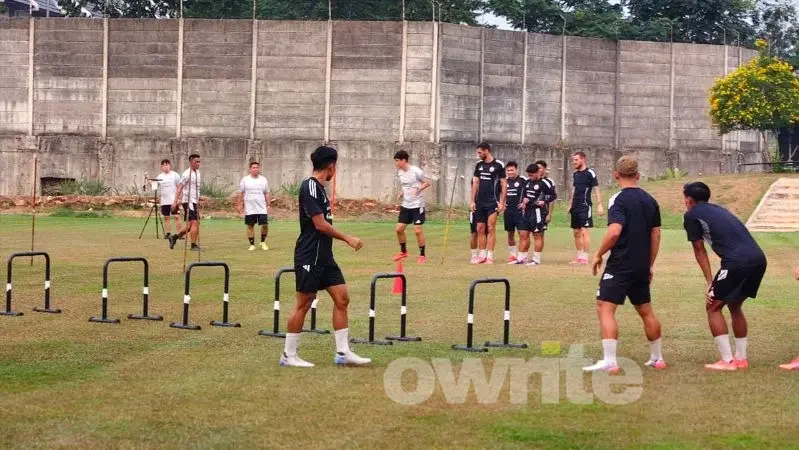 Latihan Persija Jakarta jelang lawan Persib Bandung.
