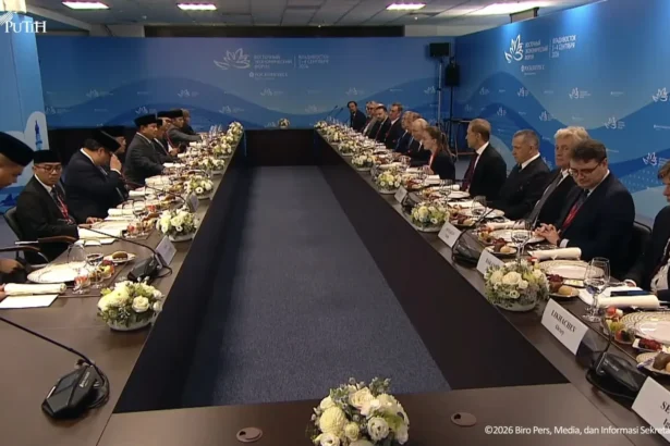 Prabowo Makan Siang Bareng Putin. (Sumber: YouTube Sekretariat Presiden)