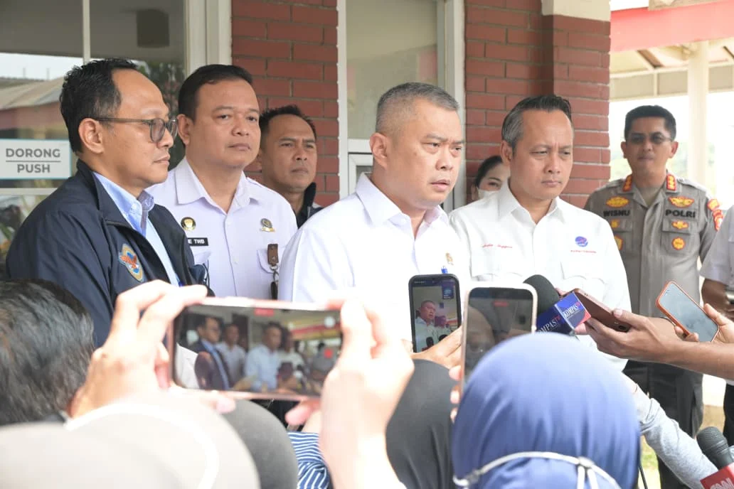 Menteri Perhubungan Dudy Purwagandhi saat memberikan keterangan media di Bandara Soekarno-Hatta Hari Ini.