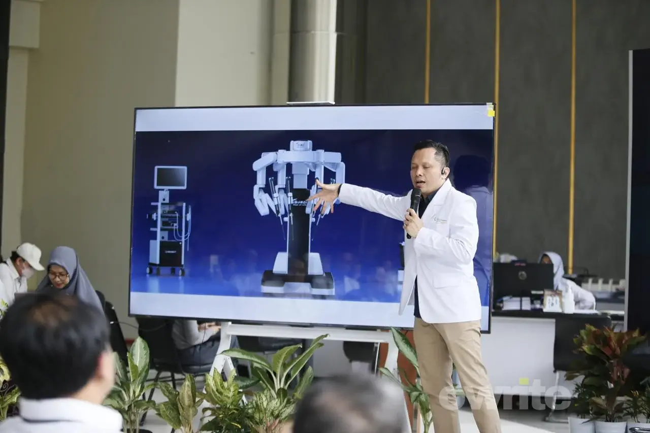 Tele-Robotic Surgery Pertama di Indonesia