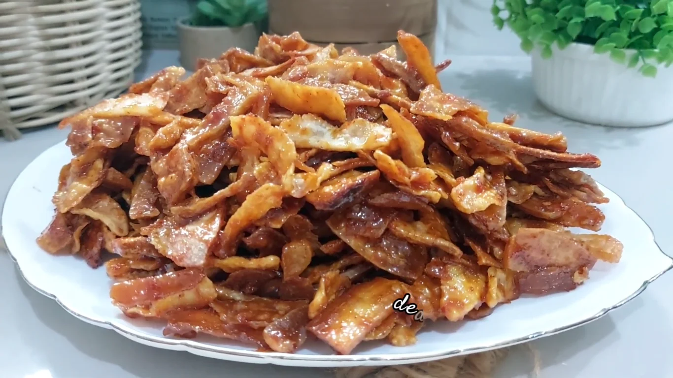Sepiring manggleng tersaji di meja.