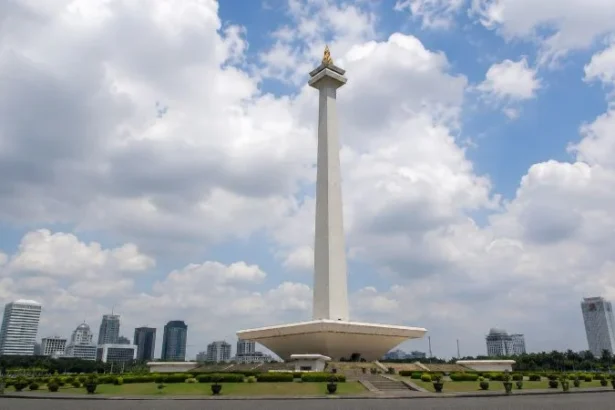 Ilustrasi cuaca Jakarta yang cerah.