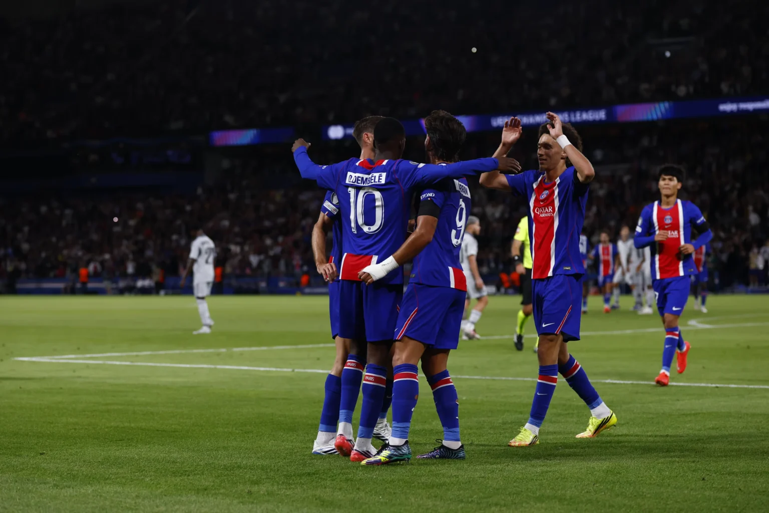 Pemain PSG merayakan gol dalam pertandingan melawan Slovan Bratislava dalam UCL 2026/2027, di Parc des Princes, September 2026.