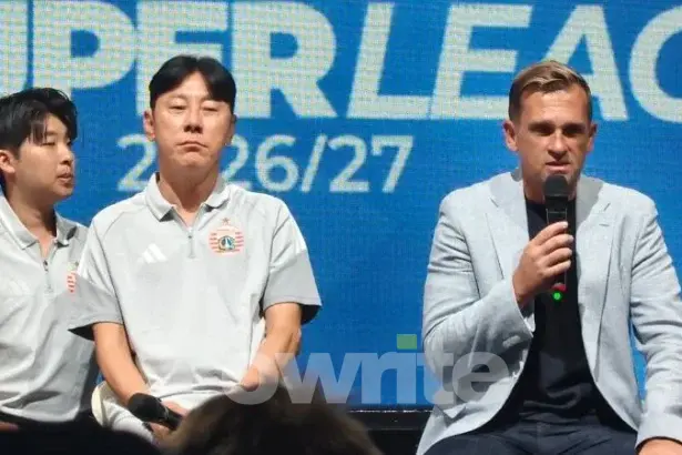 Pelatih Persija Shin Tae-yong.
