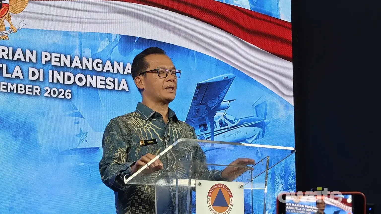 Plt Kepala Pusat Data, Informasi, dan Komunikasi Kebencanaan BNPB Berton Panjaitan berikan keterangan soal karhutla, 4 September 2026, di Jakarta.