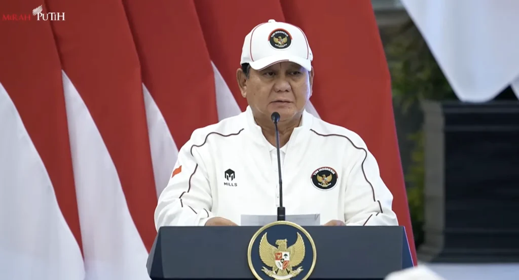 Presiden Republik Indonesia Prabowo Subianto secara resmi melepas kontingen Indonesia yang akan berlaga di Asian Games ke-20. (Sumber: YouTube SetPres)