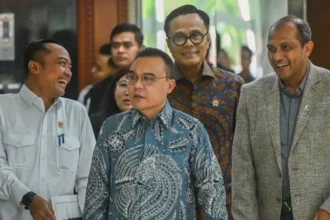 Wakil Ketua DPR RI Sufmi Dasco Ahmad (tengah).