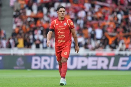 Persija lepas Van Basty Sousa.
