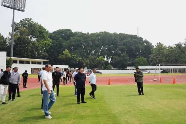 Ketua Umum PSSI Erick Thohir mengecek kesiapan sejumlah stadion