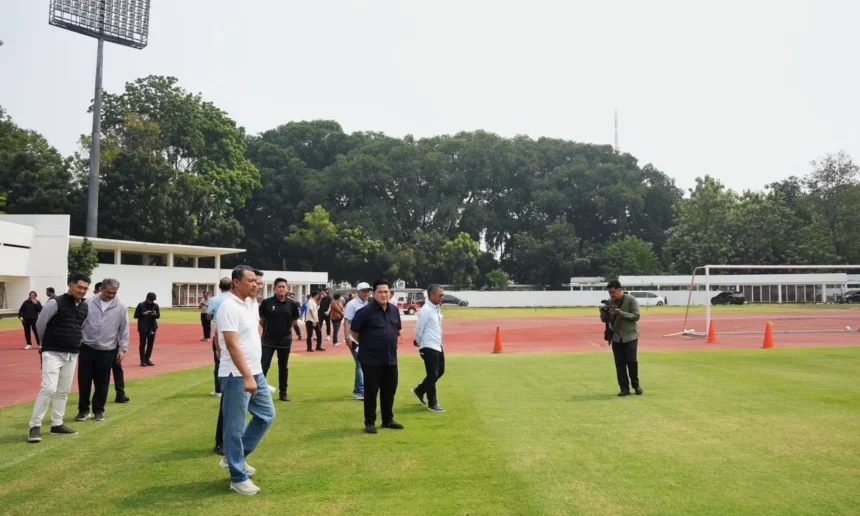 Ketua Umum PSSI Erick Thohir mengecek kesiapan sejumlah stadion