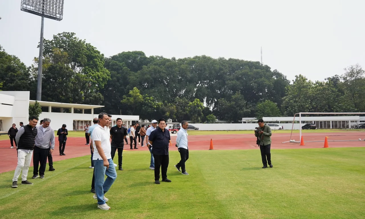 Ketua Umum PSSI Erick Thohir mengecek kesiapan sejumlah stadion