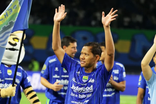 Gelandang Persib Bandung, Adam Alis