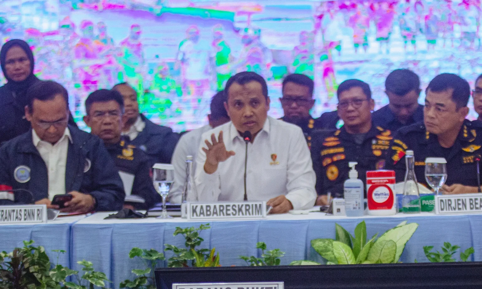 Kabareskrim Komjen Pol Syahardiantono (tengah). (Sumber: Antara Foto/eguh Prihatna/wsj)