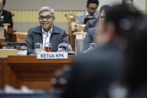 Ketua Komisi Pemberantasan Korupsi (KPK) Setyo Budiyanto mengikuti rapat kerja dengan Komisi III DPR di Kompleks Parlemen, Senayan, Jakarta, Selasa (1/9/2026).
