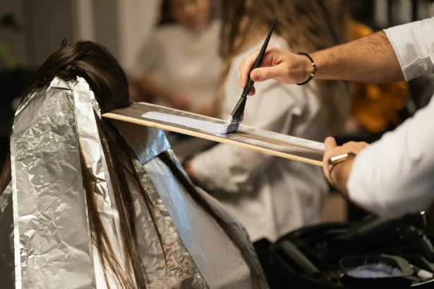 Proses mewarnai rambut