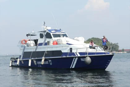 Ilustrasi Kapal transportasi laut di Kepulauan Seribu,