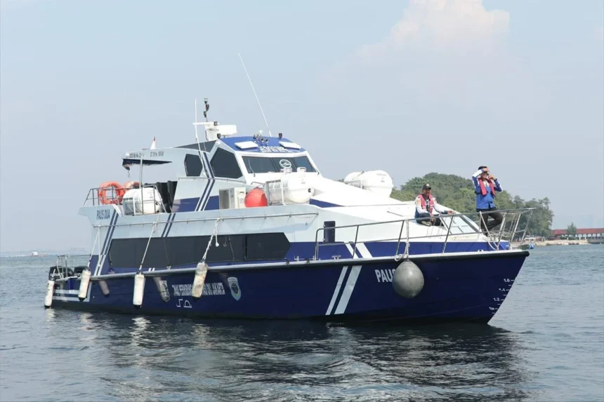 Ilustrasi Kapal transportasi laut di Kepulauan Seribu,