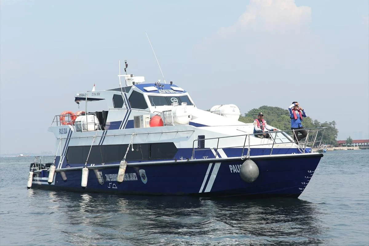 Ilustrasi Kapal transportasi laut di Kepulauan Seribu,